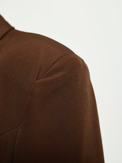 Fato Castanho Detalhe Cachecol