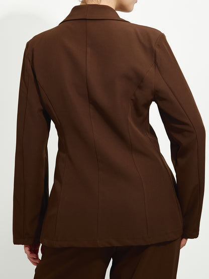 Fato Castanho Detalhe Cachecol