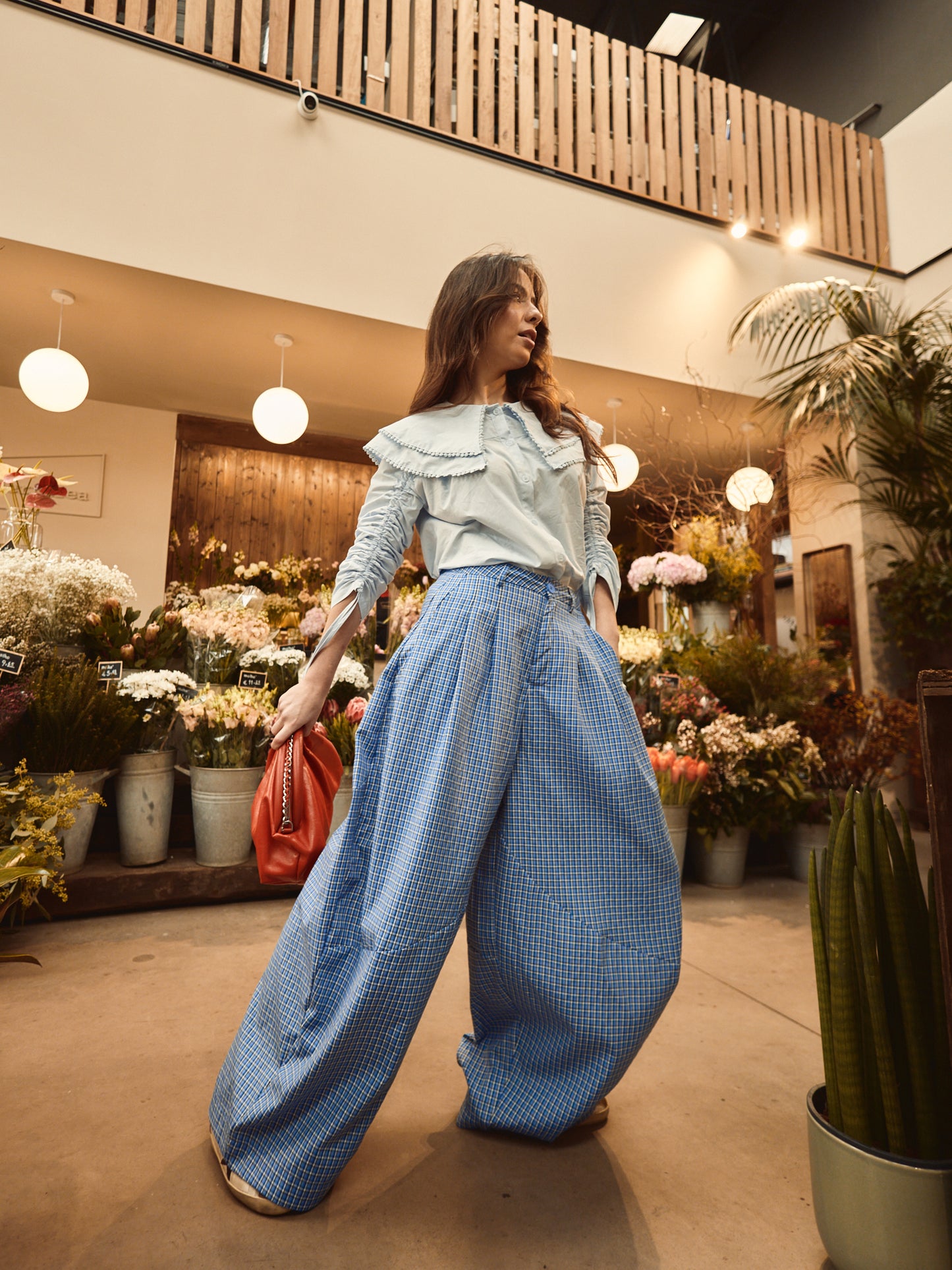 Pantaloni a palloncino a quadri blu