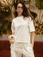 Camiseta blanca con detalle de encaje