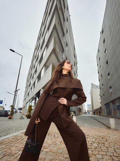 Fato Castanho Detalhe Cachecol