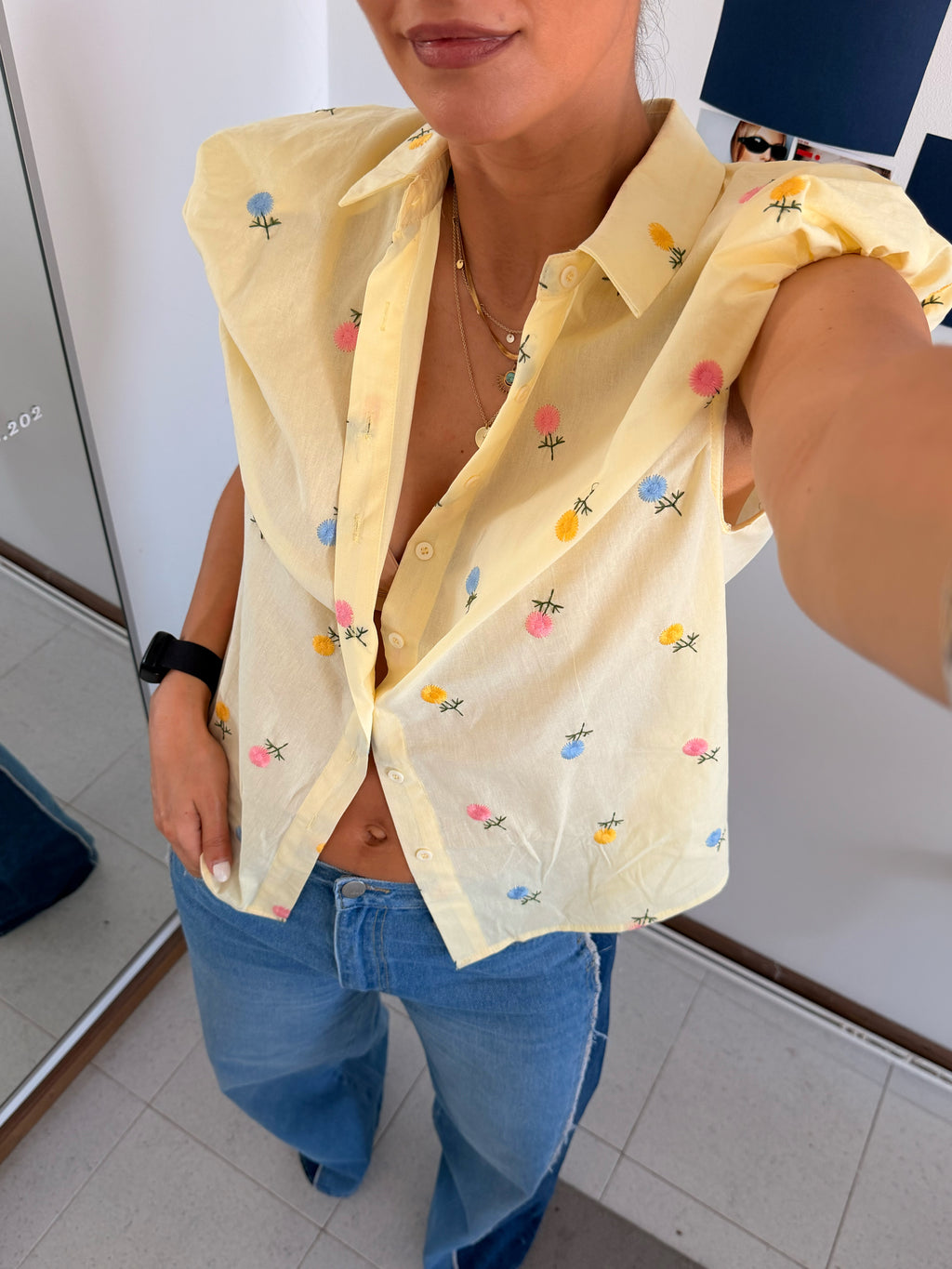 Camisa Yellow Butter Flores Costuradas