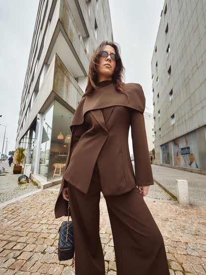 Fato Castanho Detalhe Cachecol