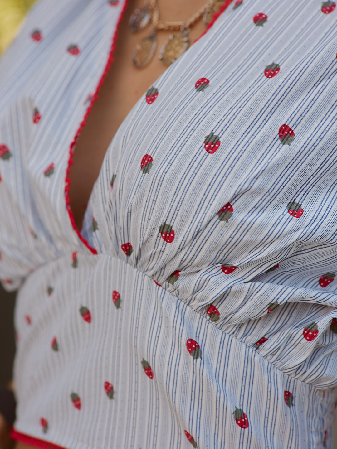 Blusa Manga Balão Morangos