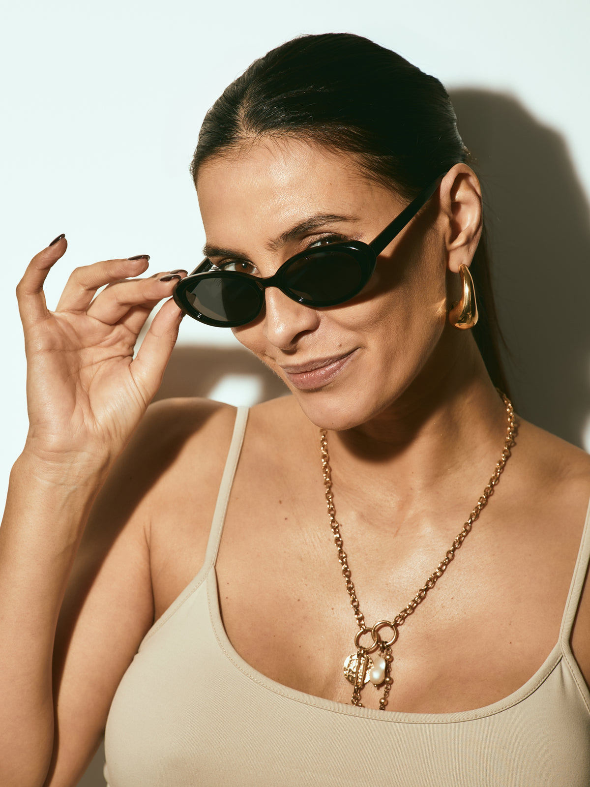 Schwarze ovale Sonnenbrille