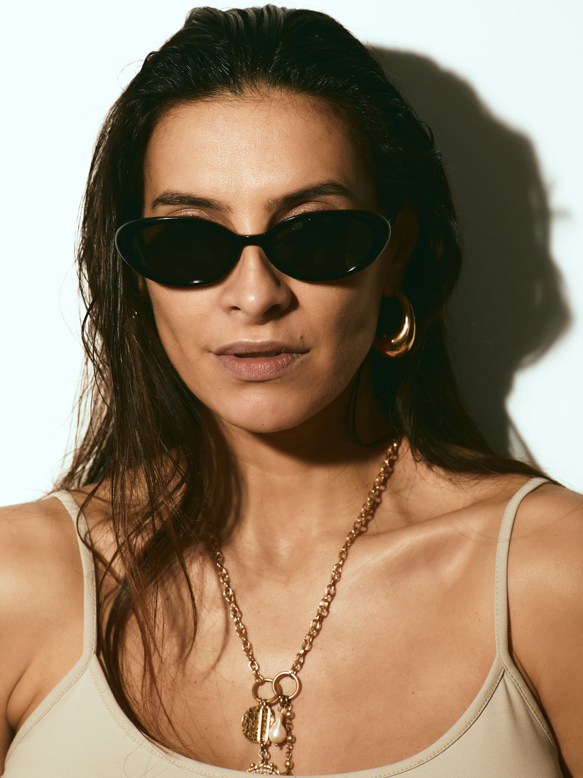 Schwarze ovale Sonnenbrille