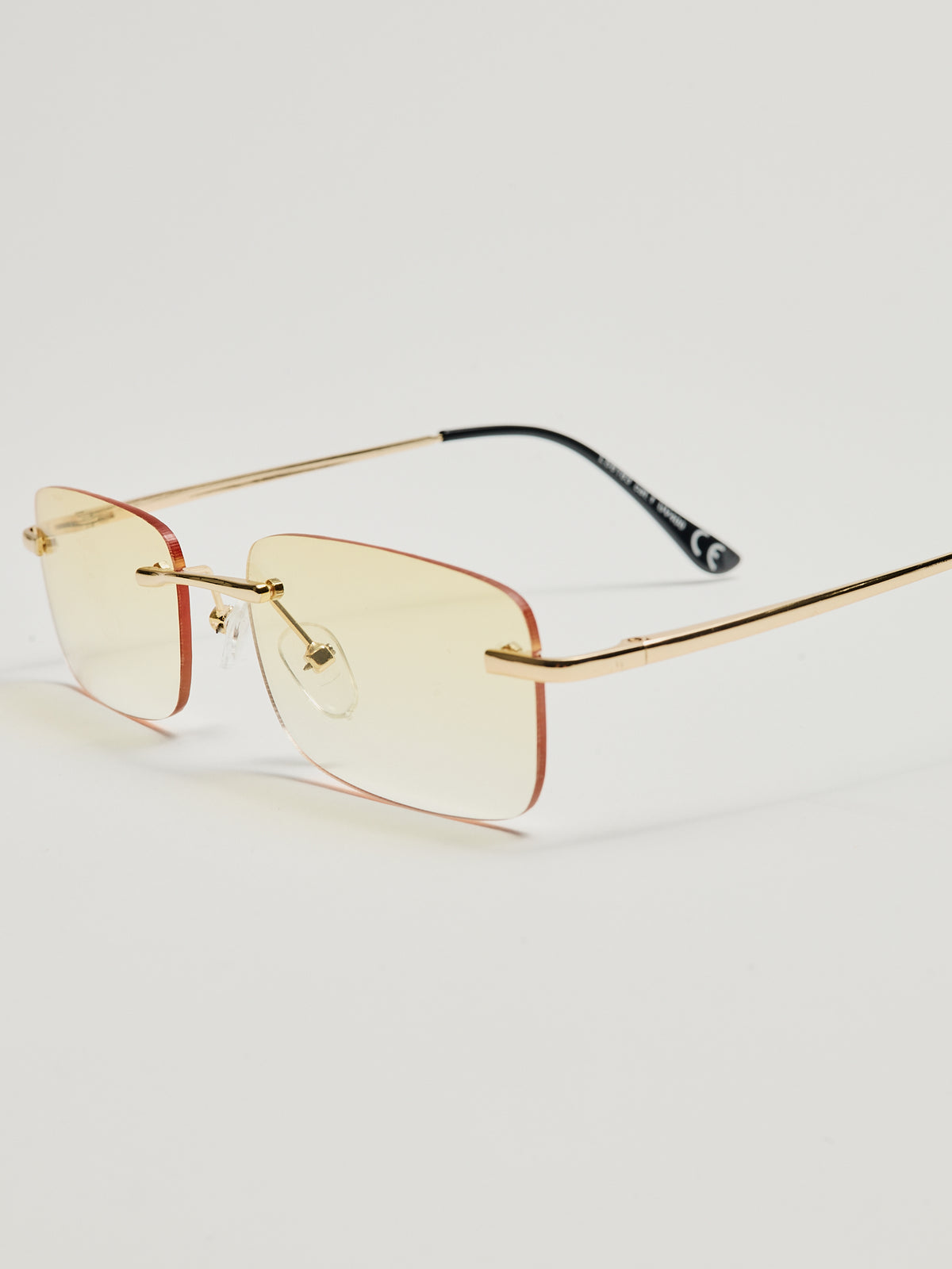 Gafas rectangulares con degradado amarillo