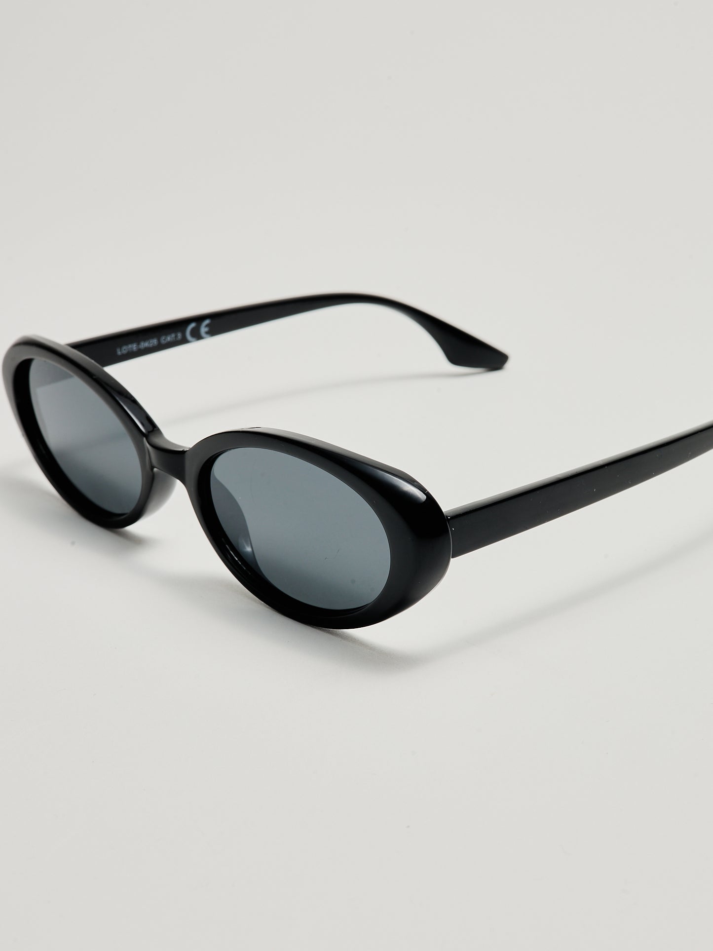 Óculos de Sol Ovais Preto