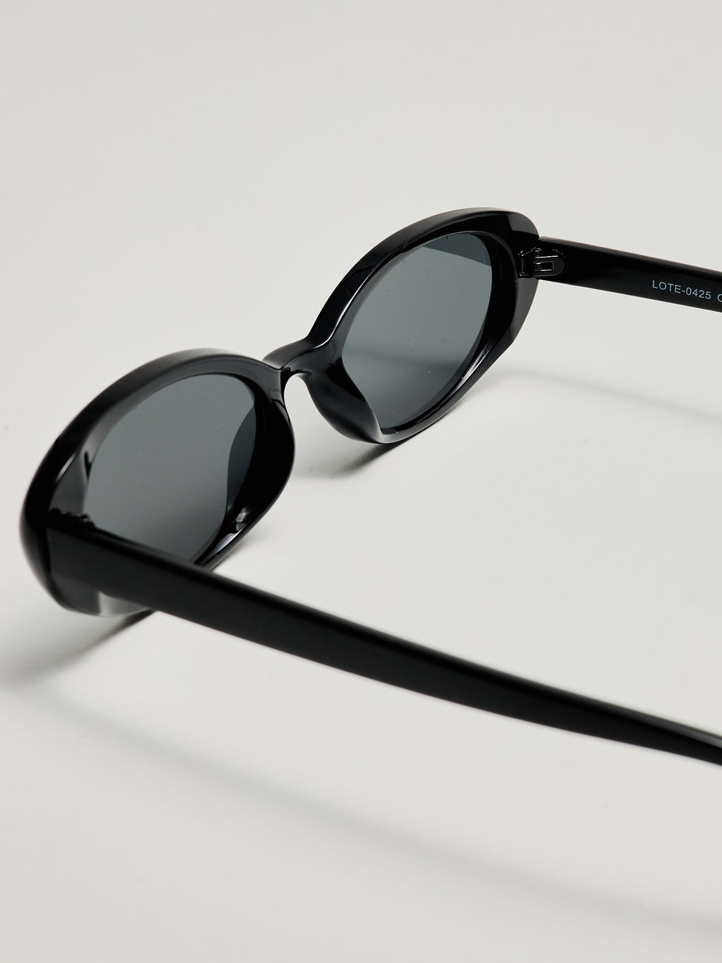 Lunettes de soleil ovales noires