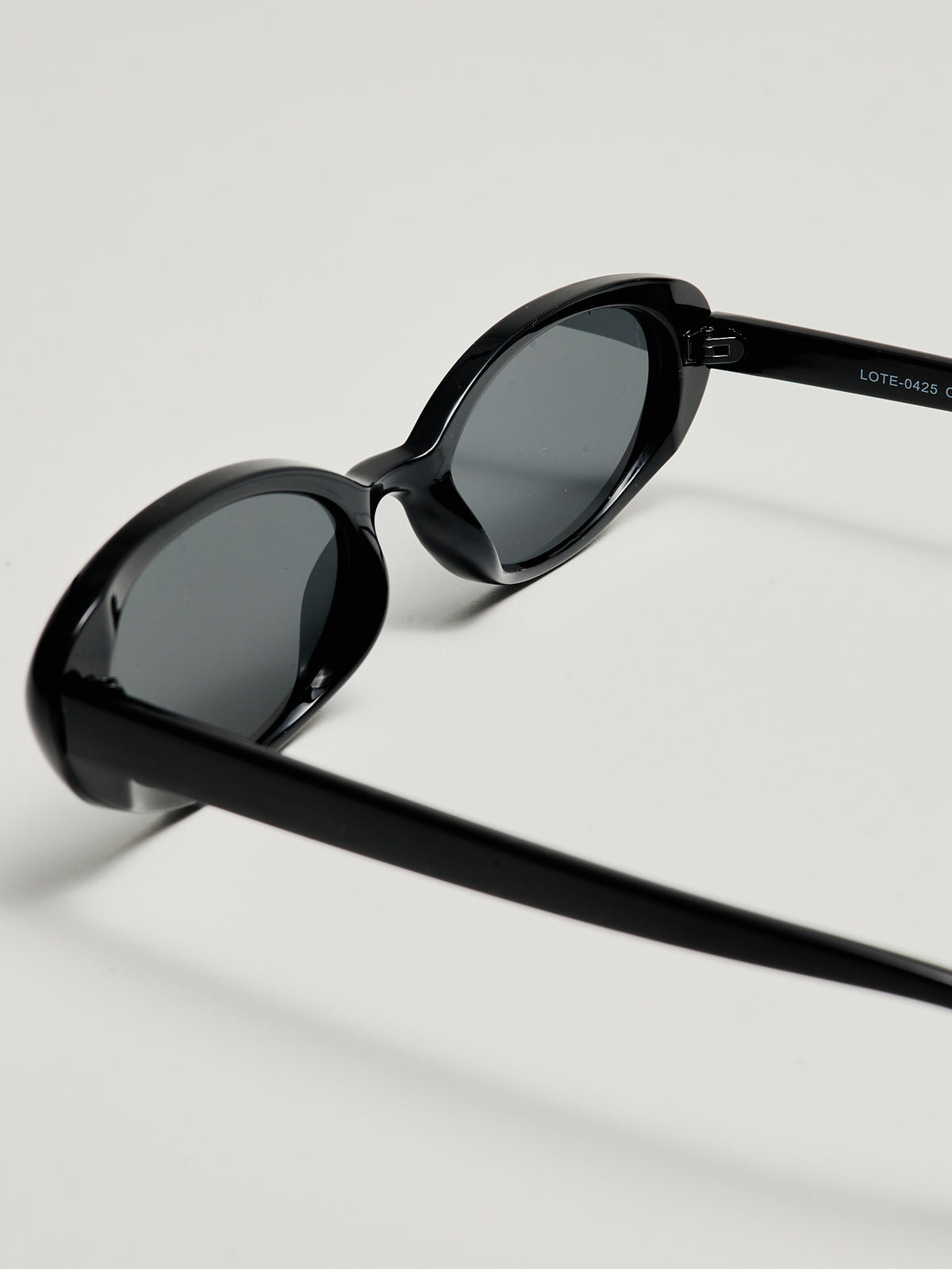 Lunettes de soleil ovales noires