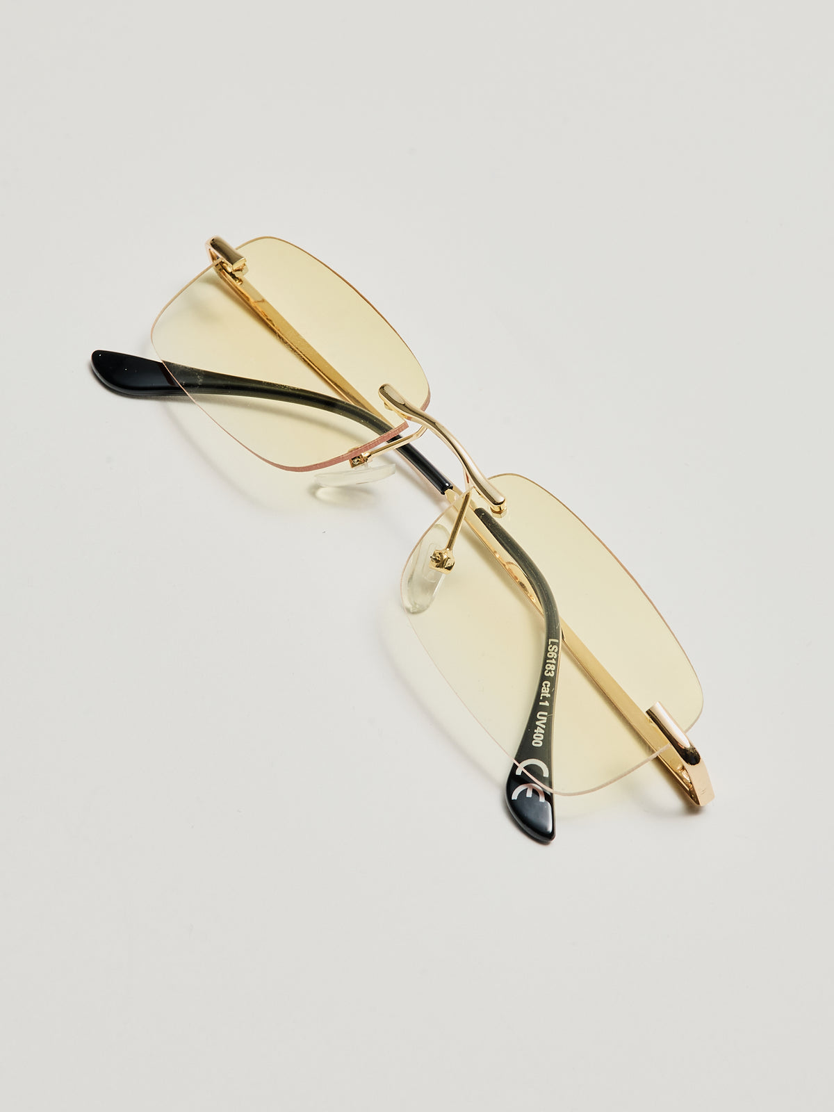 Gafas rectangulares con degradado amarillo