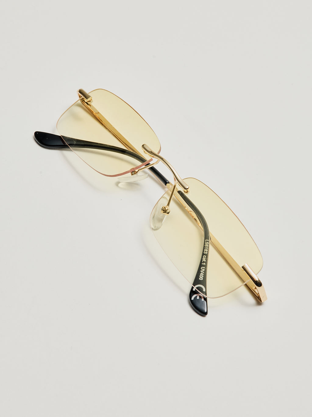 Gafas rectangulares con degradado amarillo