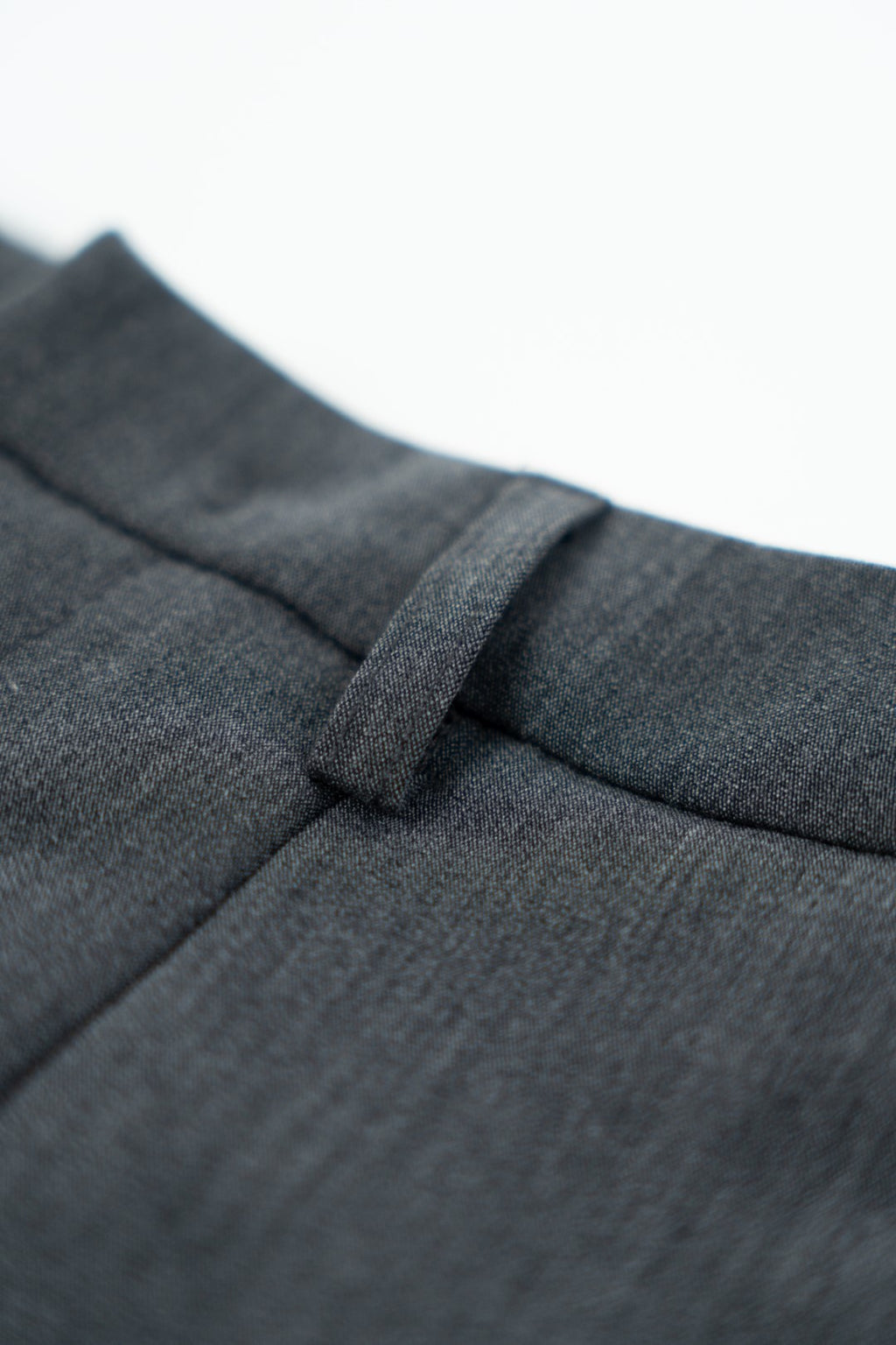 Graue, maßgeschneiderte Hose
