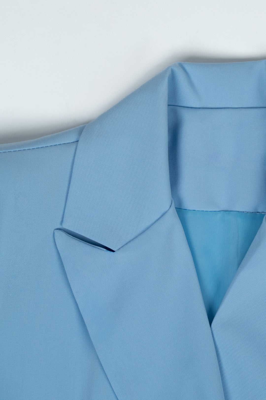 Oversized blazer with double-breasted effect.