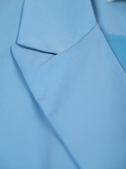 Oversized blazer with double-breasted effect.