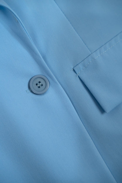 Oversized blazer with double-breasted effect.