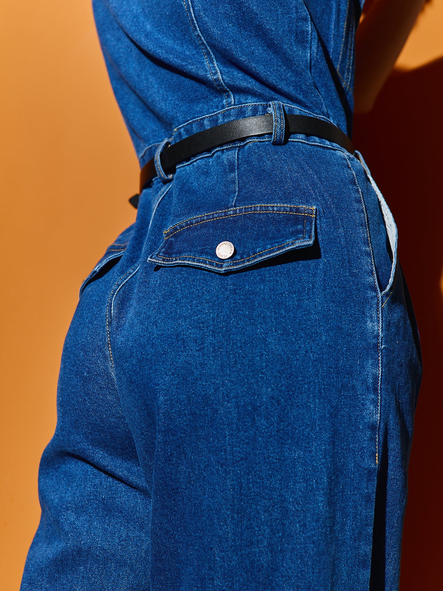 Macacão Dark Denim c/cinto incluído