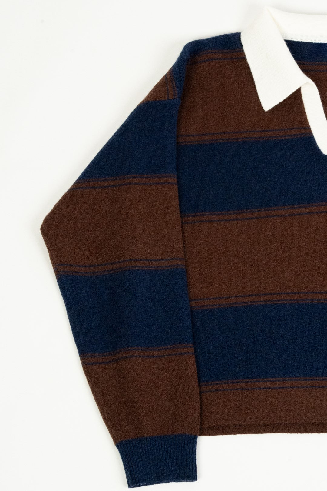 Polo Malha Azul e Chocolate