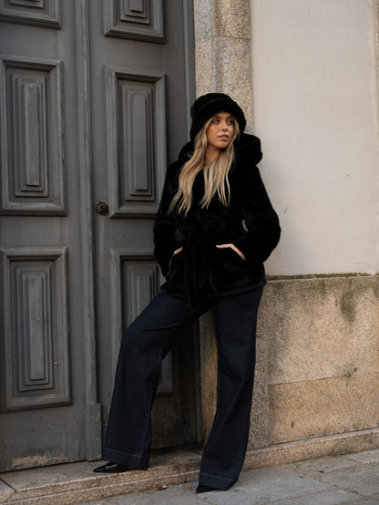 Casaco Pêlo Preto c/carapuço