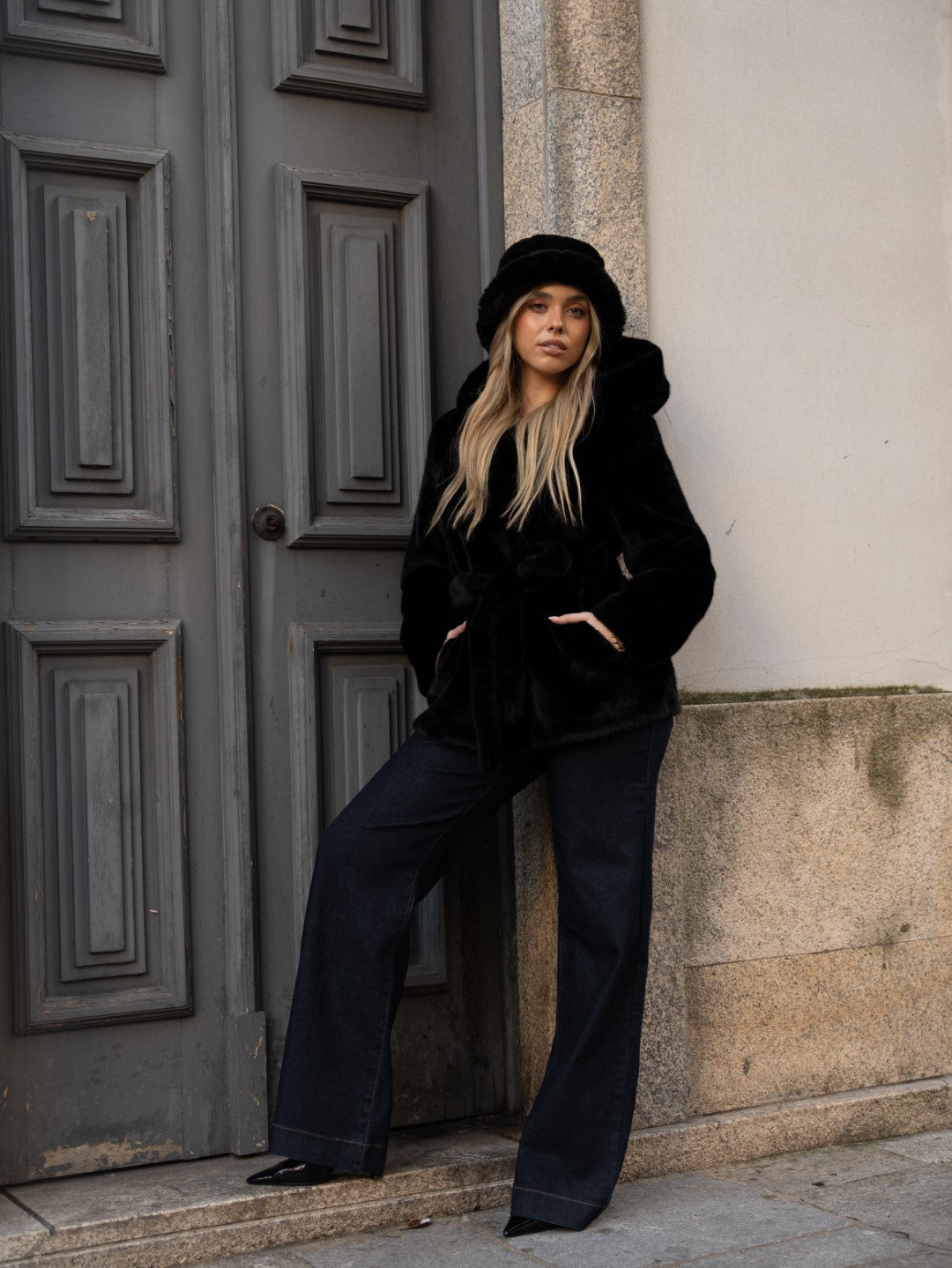 Casaco Pêlo Preto c/carapuço