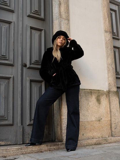 Casaco Pêlo Preto c/carapuço