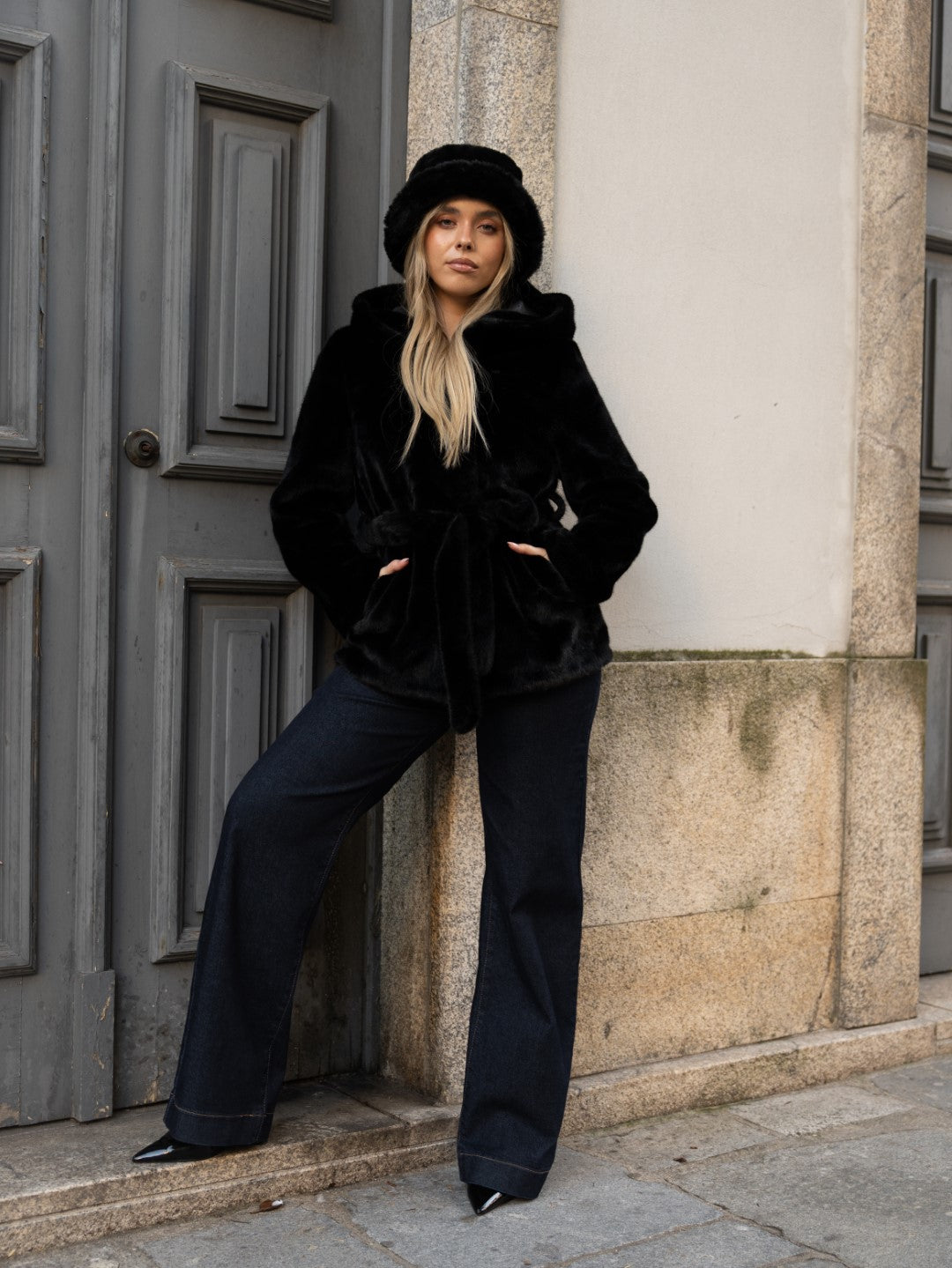 Casaco Pêlo Preto c/carapuço