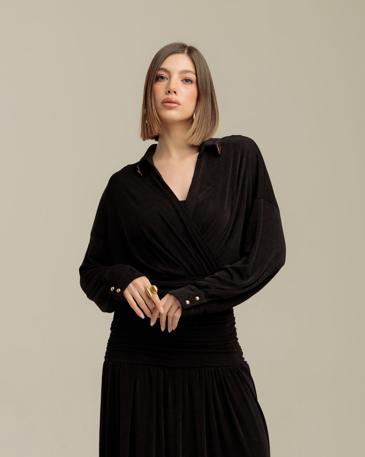 Czarna drapowana sukienka