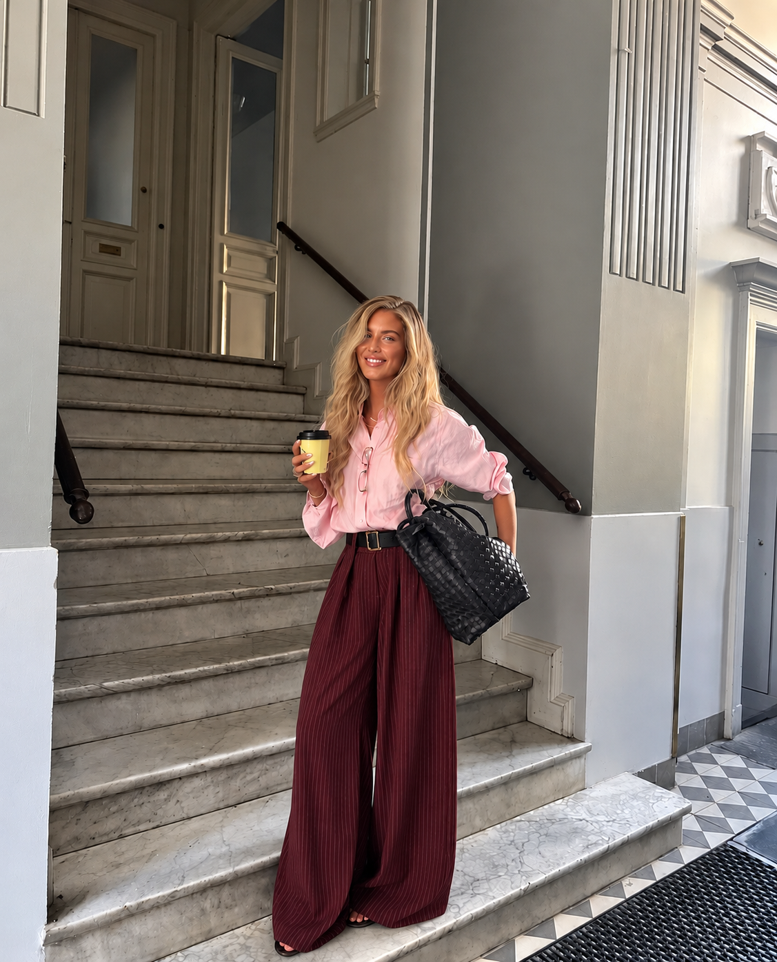 CALCAS PANTALONA RISCAS COM CINTO BORDEAUX