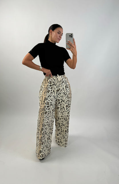 CALCAS WIDE LEG ANIMAL VISTA DE FRENTE 2