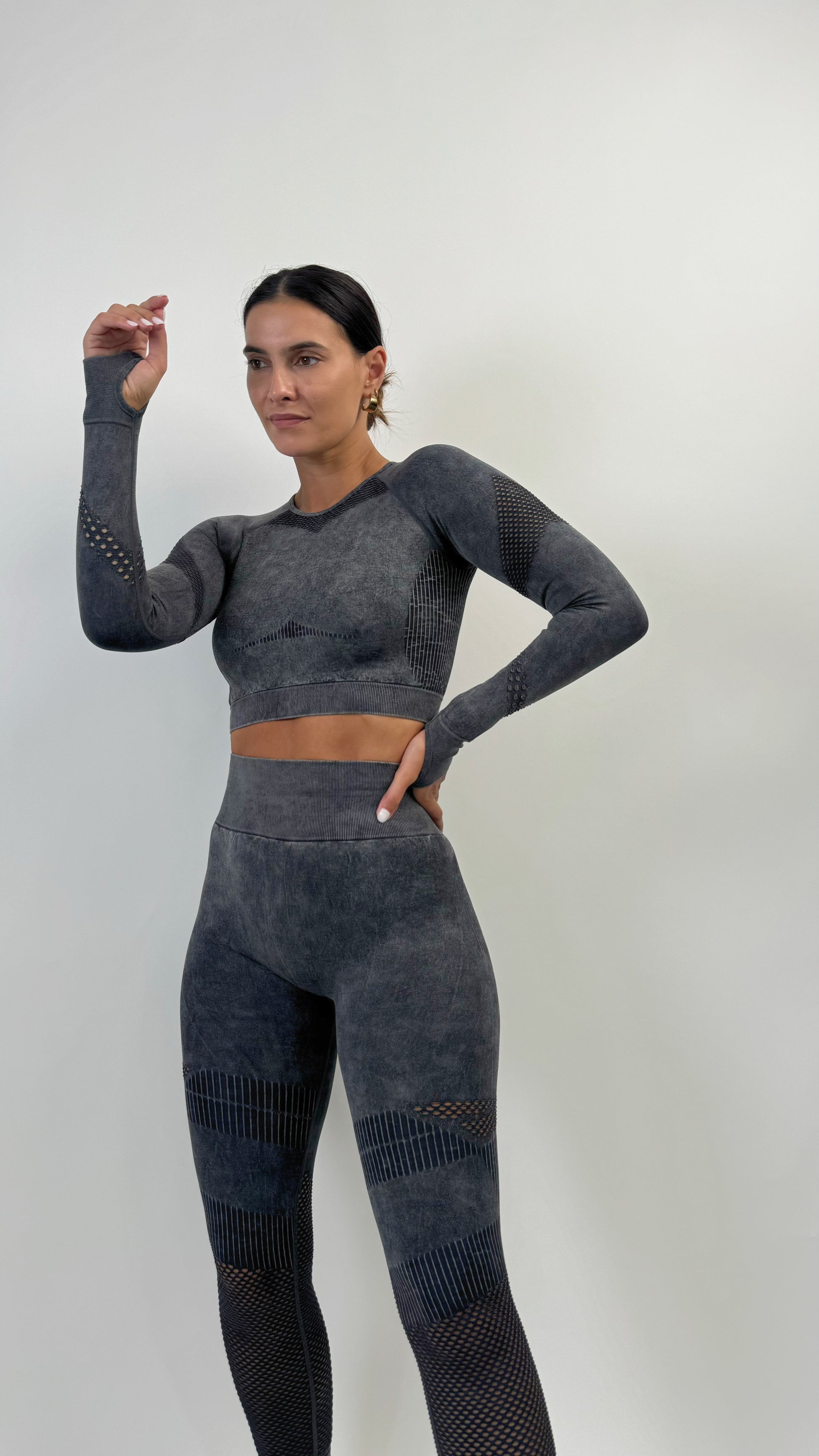 CONJUNTO FITNESS PRETO VISTA DE FRENTE