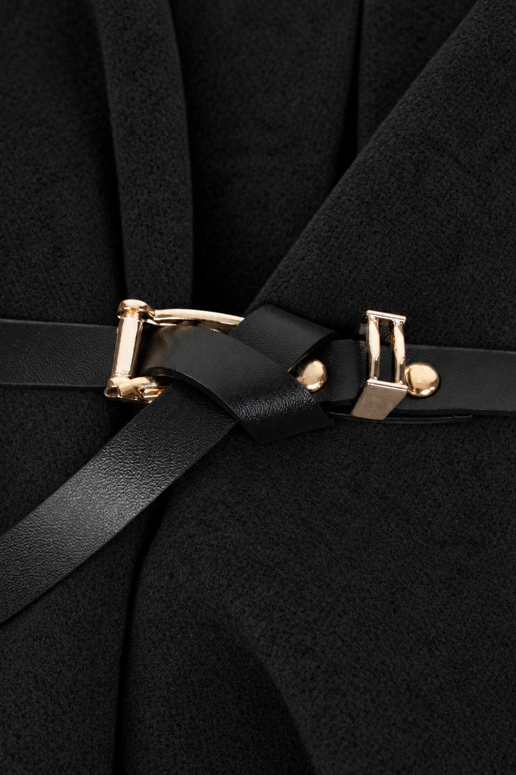 DETALHE CAPA COM CINTO INCLUIDO PRETO 2