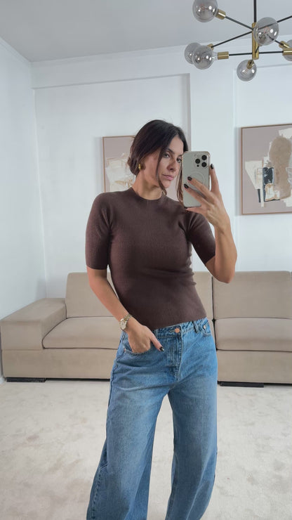 Brązowa dzianinowa koszulka