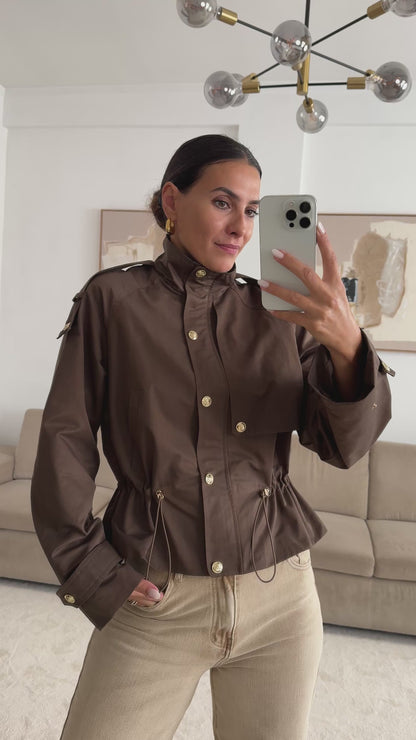 Trench Curta Castanha