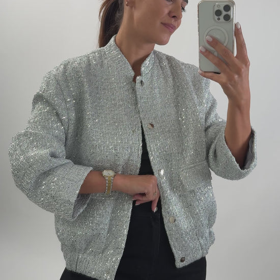 BOMBER JACKET PRATA VIDEO