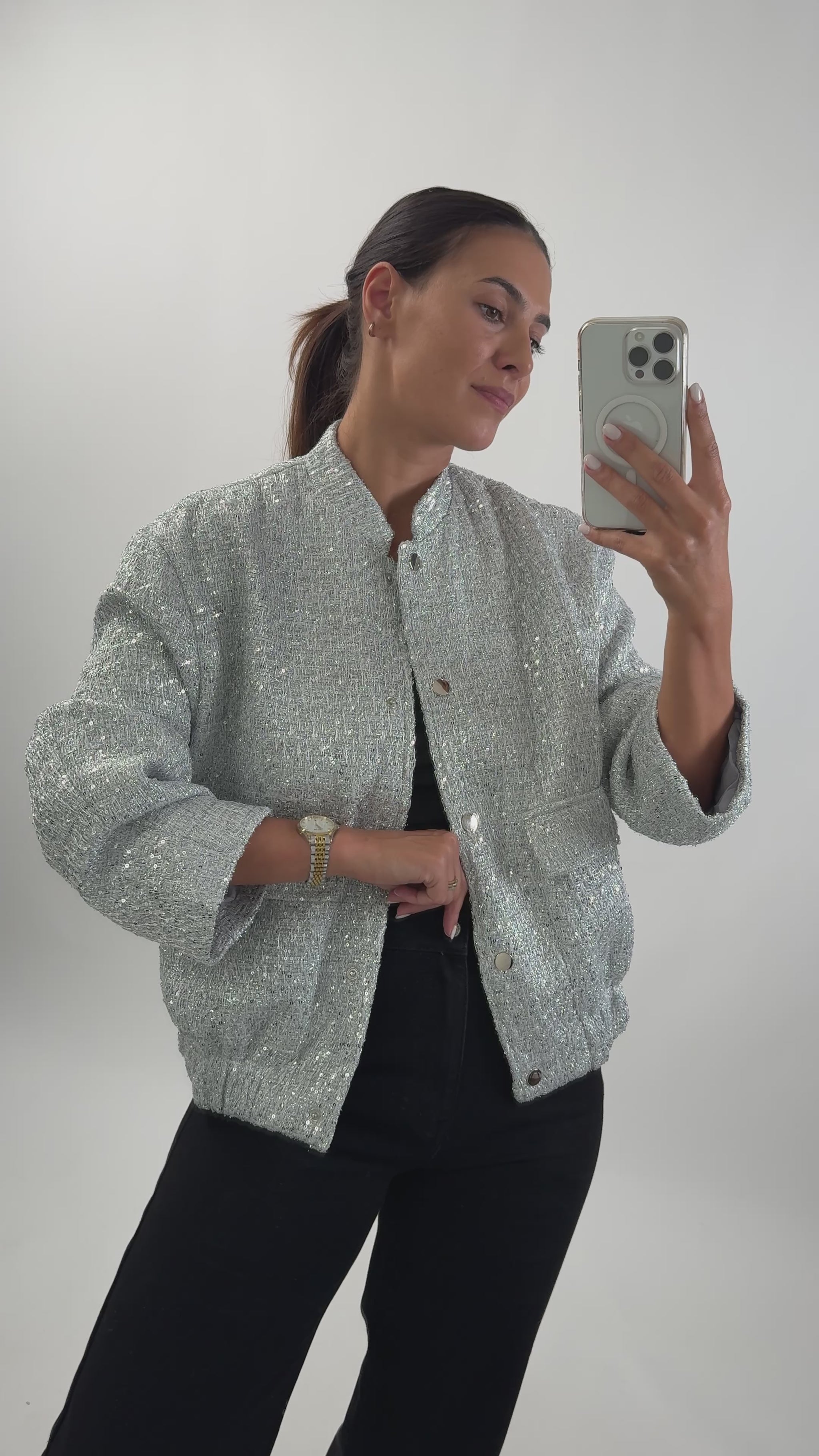 BOMBER JACKET PRATA VIDEO