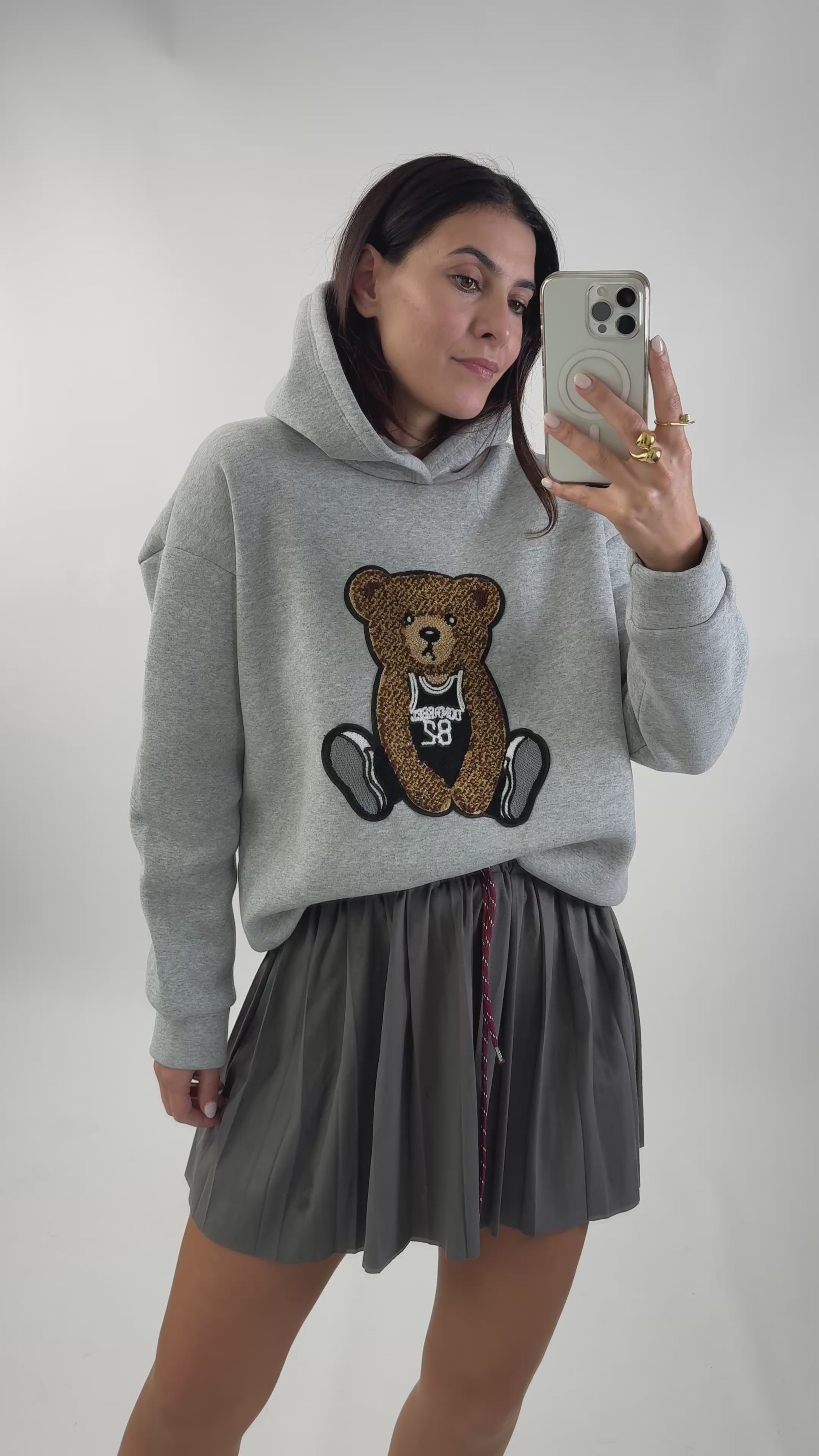 SWEATER OVERSIZE BEAR VIDEO