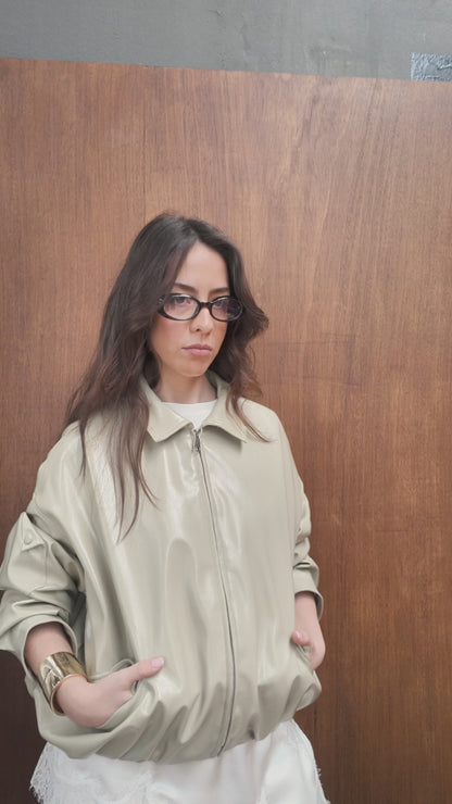 Пастельно-зелений вініловий бомбер