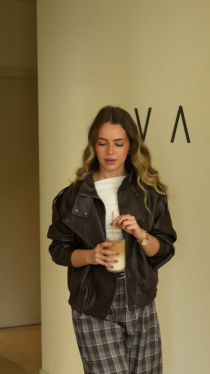 Blusão Ecopele Detalhe Gola Castanho