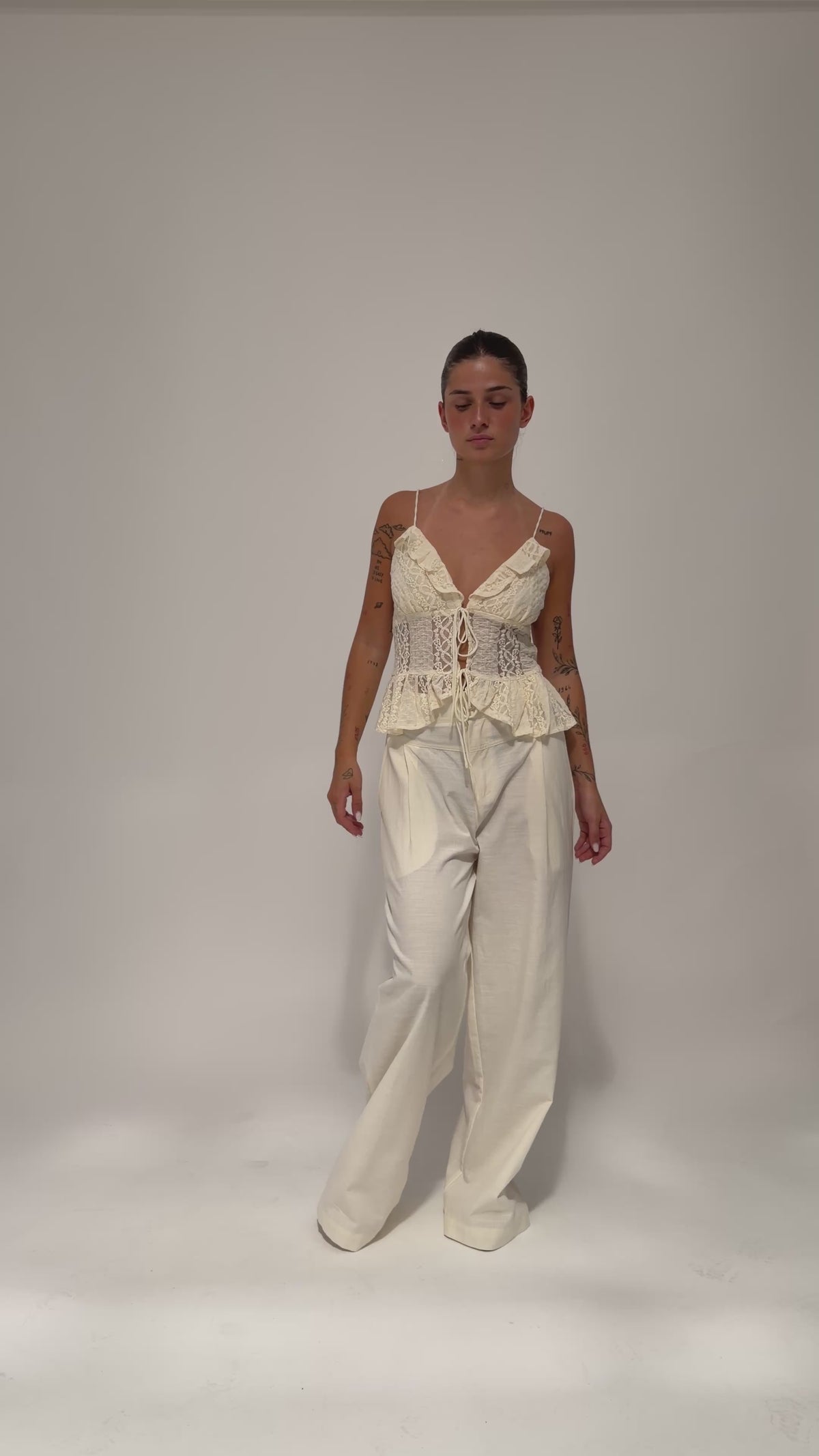 Pantaloni sartoriali a gamba larga color bianco sporco
