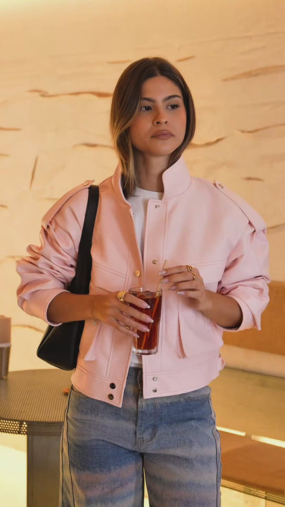 Pasteloworóżowa kurtka ze sztucznej skóry