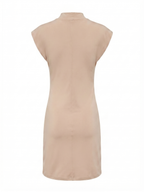 Beigefarbenes Kleid mit Rüschendetails