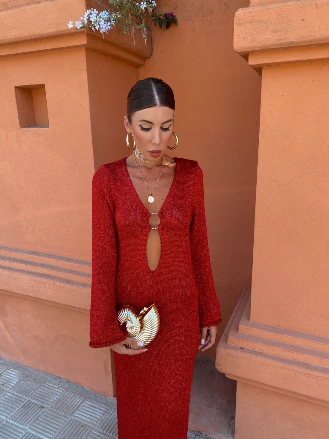 Abito rosso in maglia con dettaglio ad anello