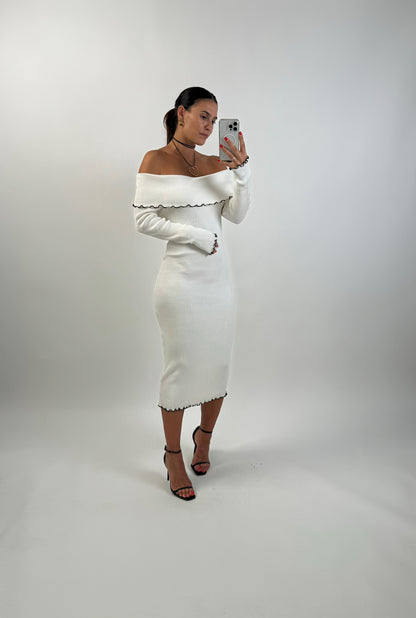 VESTIDO OFF SHOULDER BRANCO VISTA DE LADO